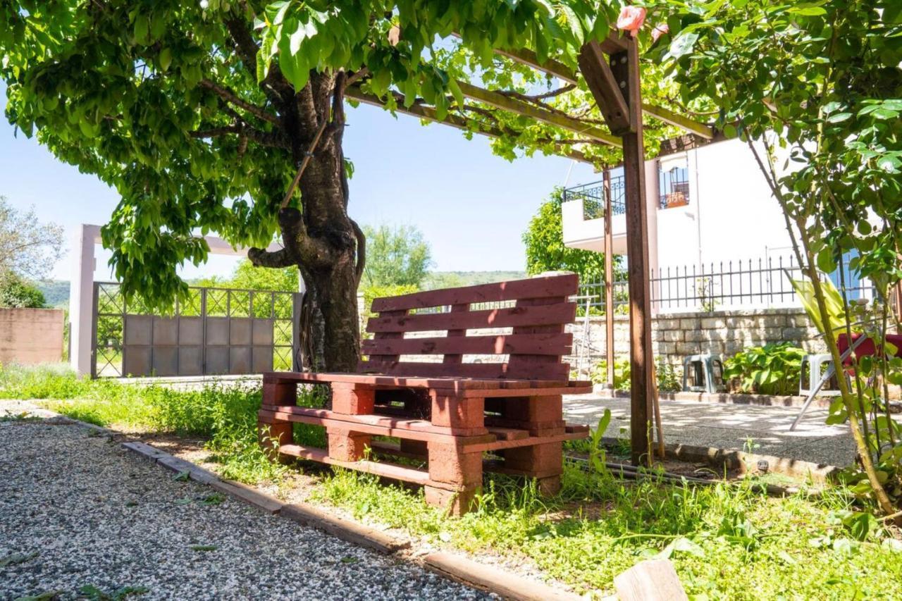 Secret Garden 76 Sq.M. Apartment Close To City Center อิโออันนินา ภายนอก รูปภาพ
